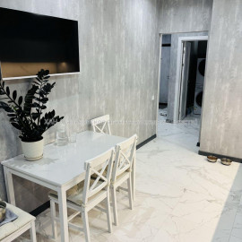Продам квартиру, Молочная ул. , 2 кім., 67 м², евроремонт