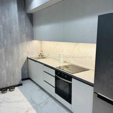 Продам квартиру, Молочная ул. , 2 кім., 67 м², евроремонт 