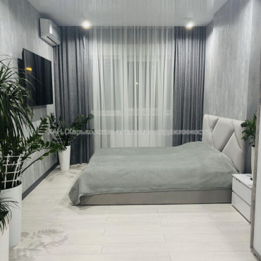 Продам квартиру, Молочная ул. , 2 кім., 67 м², евроремонт 