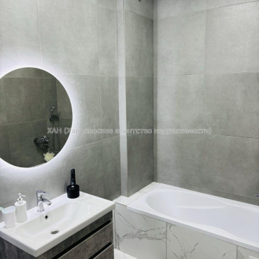 Продам квартиру, Молочная ул. , 2 кім., 67 м², евроремонт 