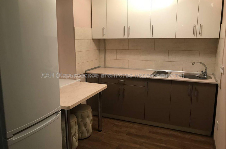 Продам квартиру, Конституции площ. , 1  ком., 28 м², косметический ремонт 