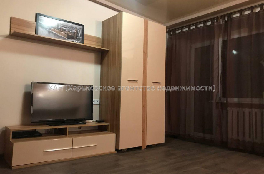 Продам квартиру, Конституции площ. , 1  ком., 28 м², косметический ремонт 