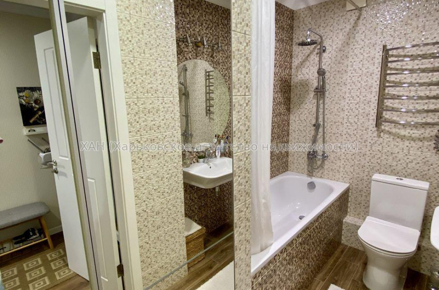 Продам квартиру, Валентиновская ул. , 41 , 3 кім., 65 м², евроремонт 