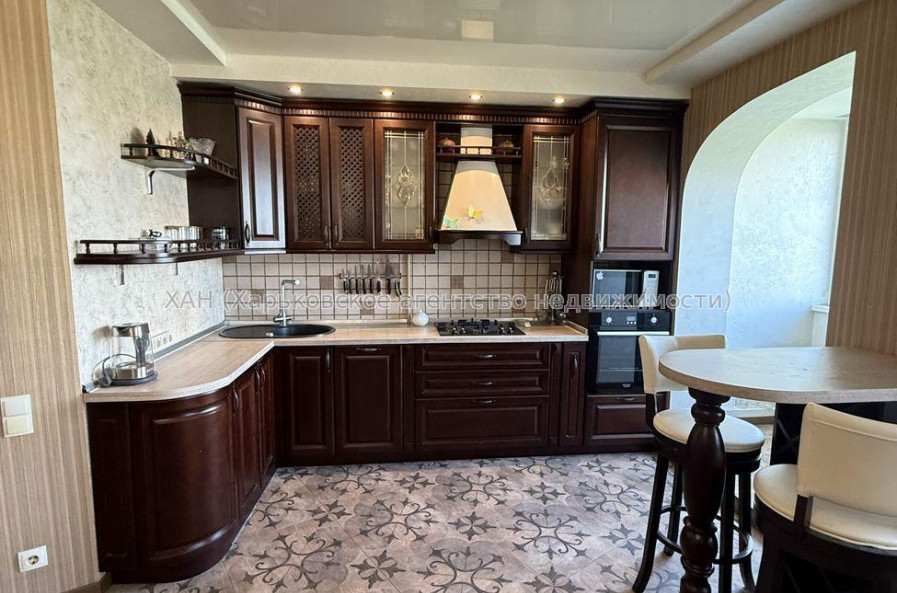 Продам квартиру, Валентиновская ул. , 24В , 3 кім., 73 м², евроремонт 