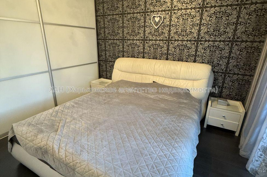 Продам квартиру, Валентиновская ул. , 24В , 3 кім., 73 м², евроремонт 