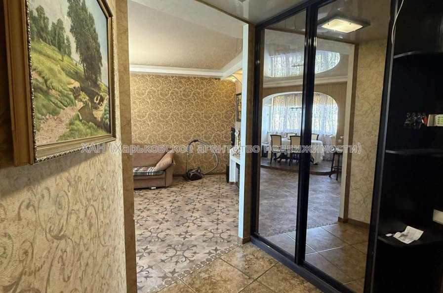 Продам квартиру, Валентиновская ул. , 24В , 3 кім., 73 м², евроремонт 