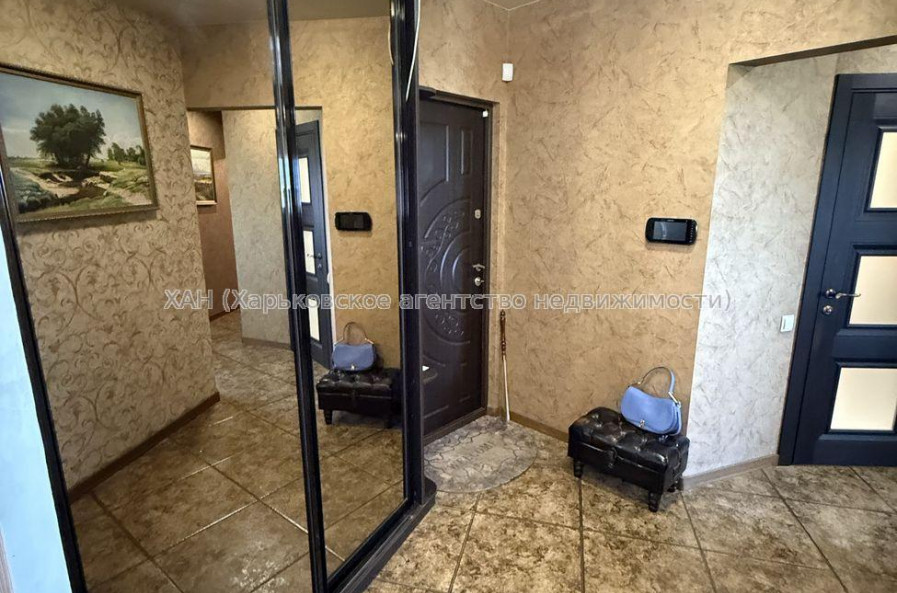 Продам квартиру, Валентиновская ул. , 24В , 3 кім., 73 м², евроремонт 