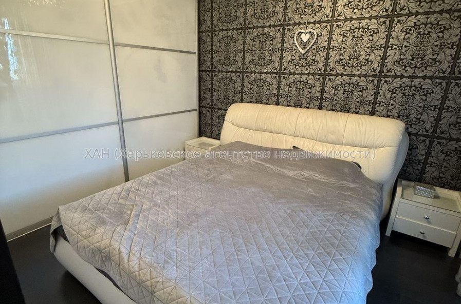 Продам квартиру, Валентиновская ул. , 24В , 3 кім., 73 м², евроремонт 