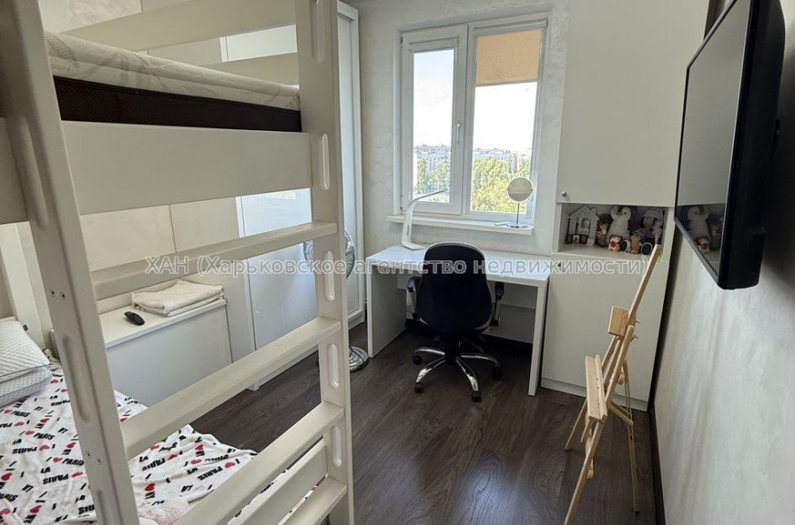 Продам квартиру, Валентиновская ул. , 24В , 3 кім., 73 м², евроремонт 