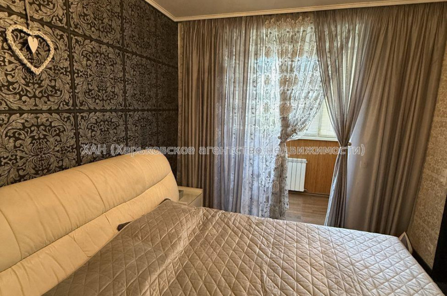 Продам квартиру, Валентиновская ул. , 24В , 3 кім., 73 м², евроремонт 