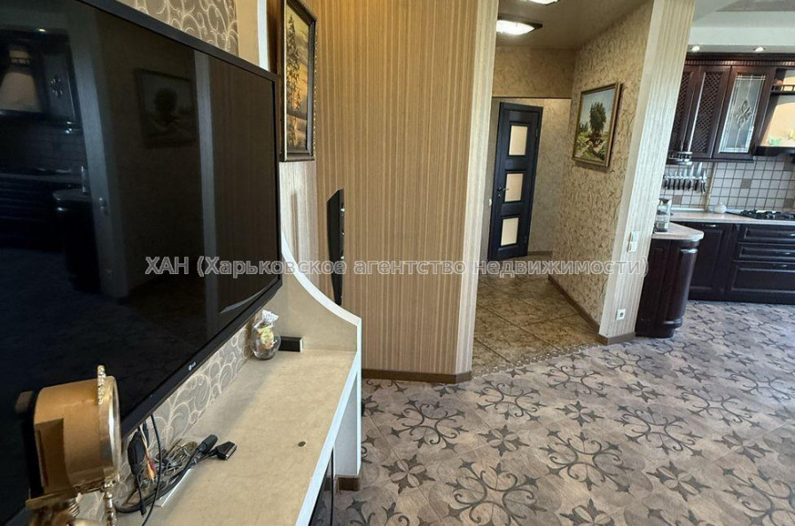 Продам квартиру, Валентиновская ул. , 24В , 3 кім., 73 м², евроремонт 