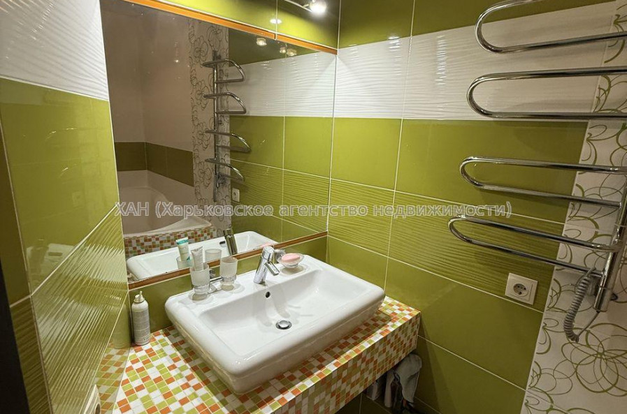 Продам квартиру, Валентиновская ул. , 24В , 3 кім., 73 м², евроремонт 