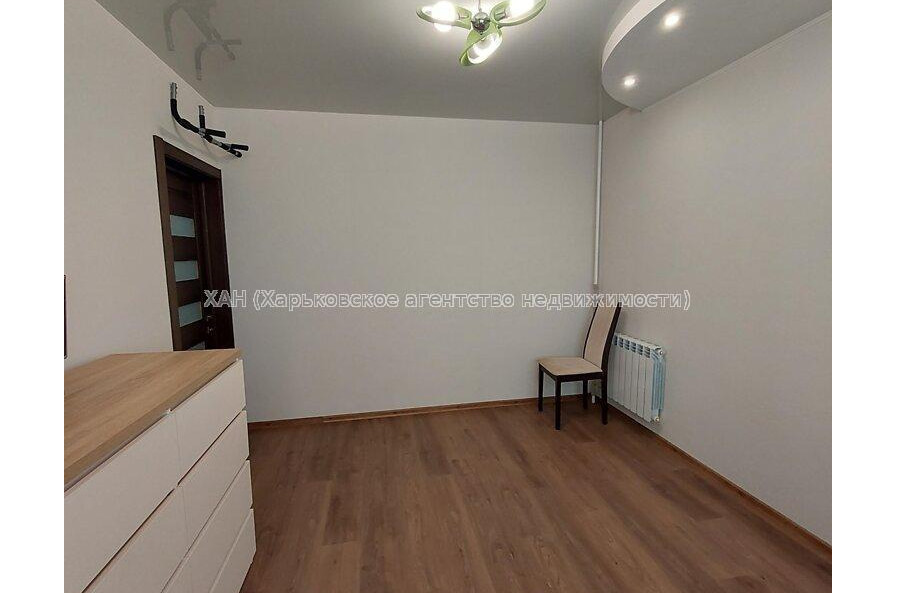 Продам квартиру, Непокоренных ул. , 3 кім., 71.70 м², капитальный ремонт 