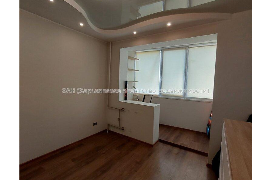 Продам квартиру, Непокоренных ул. , 3 кім., 71.70 м², капитальный ремонт 
