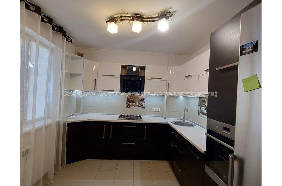 Продам квартиру, Непокоренных ул. , 3 кім., 71.70 м², капитальный ремонт 
