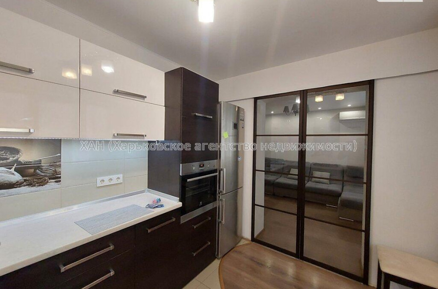 Продам квартиру, Непокоренных ул. , 3 кім., 71.70 м², капитальный ремонт 