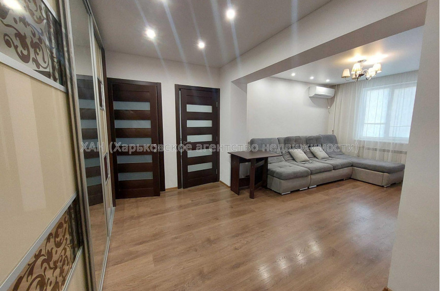Продам квартиру, Непокоренных ул. , 3 кім., 71.70 м², капитальный ремонт 