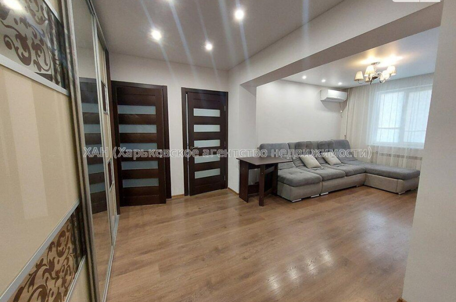 Продам квартиру, Непокоренных ул. , 3 кім., 71.70 м², капитальный ремонт 