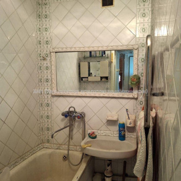 Продам квартиру, Владислава Зубенко ул. , 2  ком., 44 м², советский ремонт 