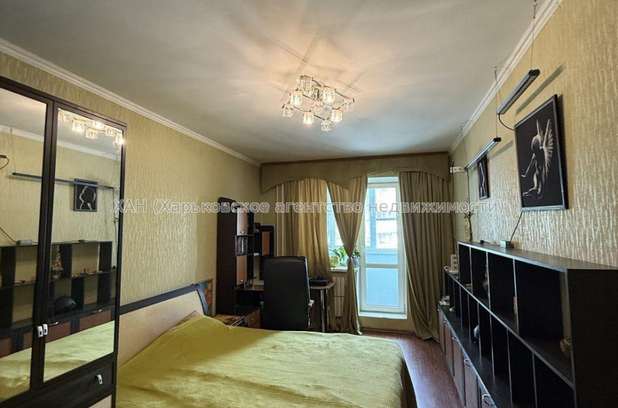 Продам квартиру, Юбилейный просп. , 61В , 3  ком., 83 м², косметический ремонт 
