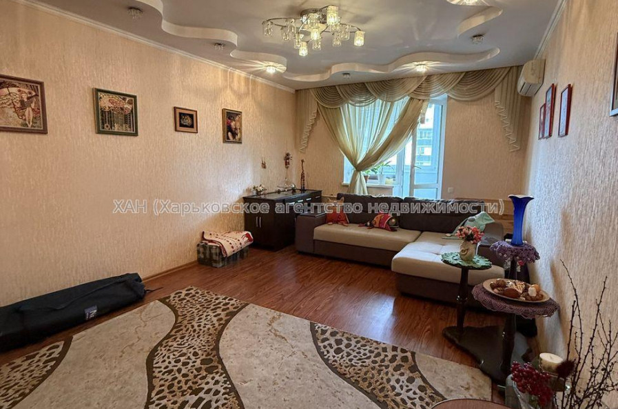 Продам квартиру, Юбилейный просп. , 61В , 3  ком., 83 м², косметический ремонт 