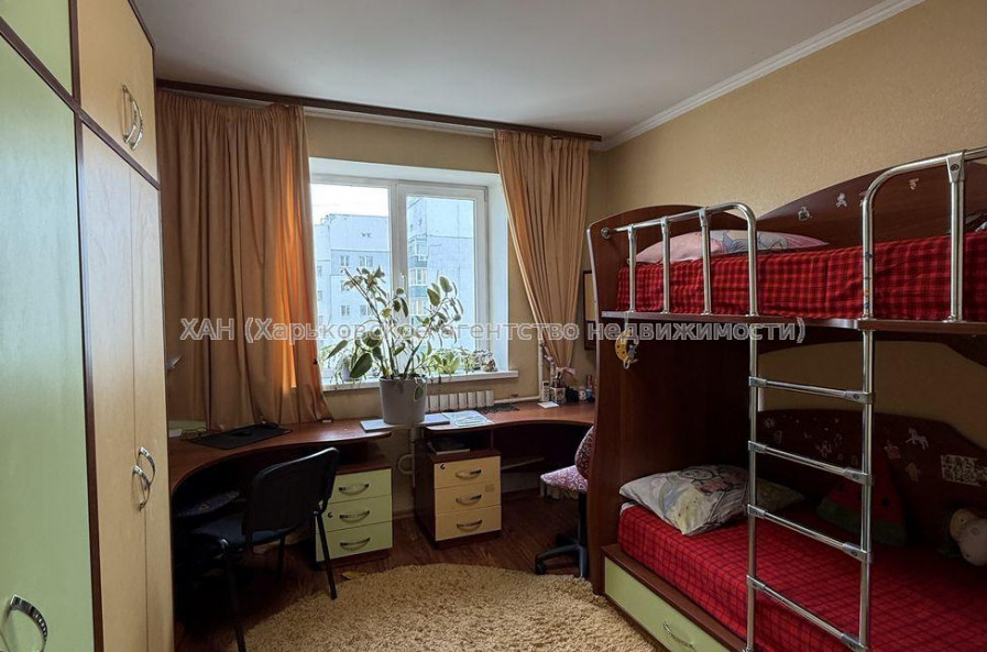 Продам квартиру, Юбилейный просп. , 61В , 3  ком., 83 м², косметический ремонт 