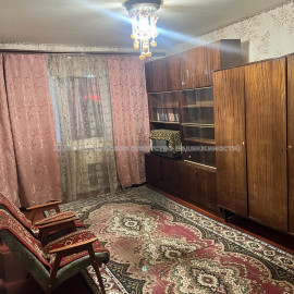 Продам квартиру, Тракторостроителей просп. , 92А , 2 кім., 44 м², советский ремонт