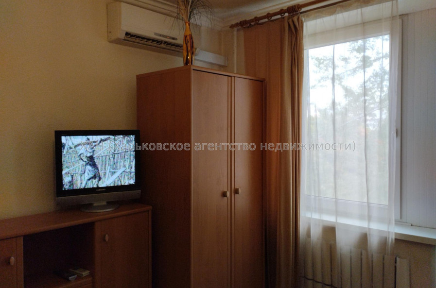 Продам квартиру, Людвига Свободы просп. , 24 , 1 кім., 27 м², капитальный ремонт 