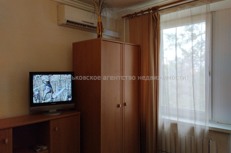 Продам квартиру, Людвига Свободы просп. , 24 , 1 кім., 27 м², капитальный ремонт 