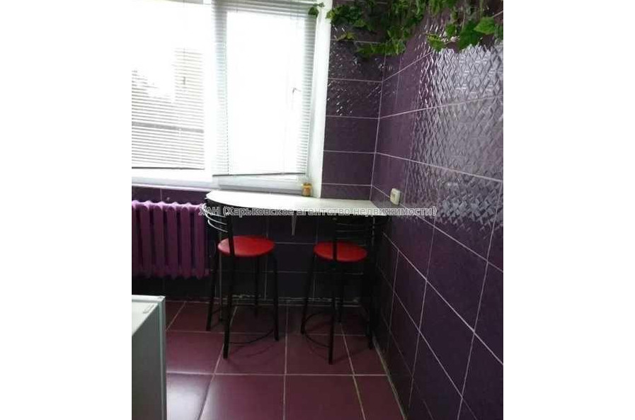 Продам квартиру, Владислава Зубенко ул. , 1 кім., 28 м², капитальный ремонт 