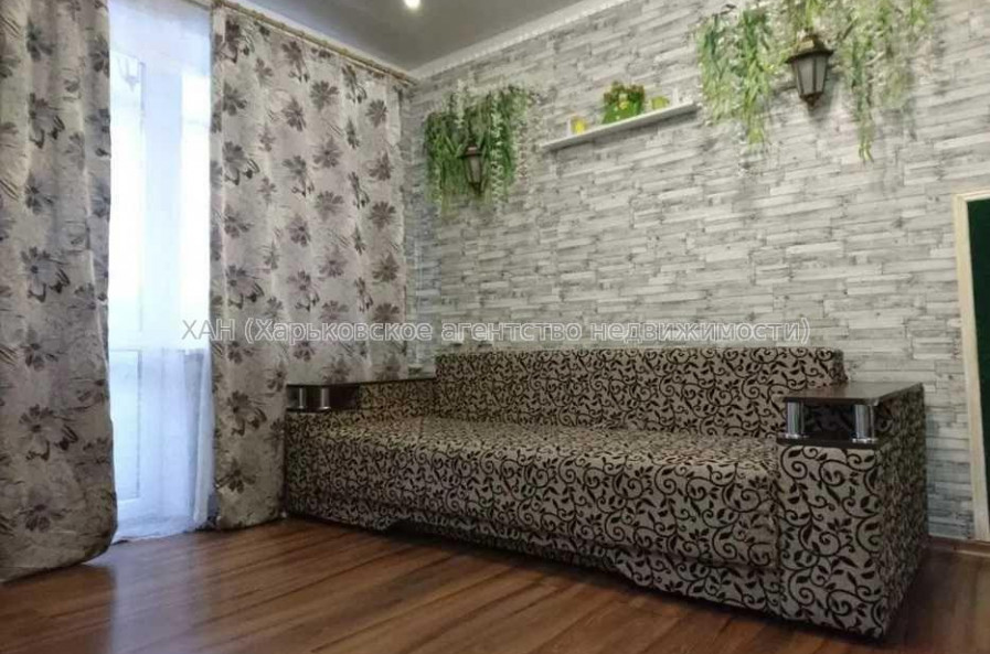 Продам квартиру, Владислава Зубенко ул. , 1 кім., 28 м², капитальный ремонт 