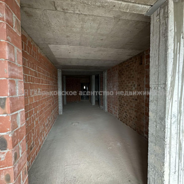 Продам квартиру, Валентиновская ул. , 1 кім., 45 м², без внутренних работ 