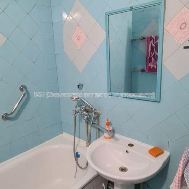 Продам квартиру, Бучмы ул. , 3 кім., 73 м², частичный ремонт 