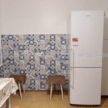 Продам квартиру, Бучмы ул. , 3 кім., 73 м², частичный ремонт 