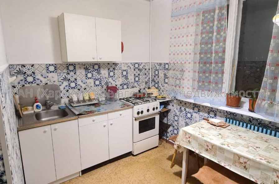 Продам квартиру, Бучмы ул. , 3  ком., 73 м², частичный ремонт 
