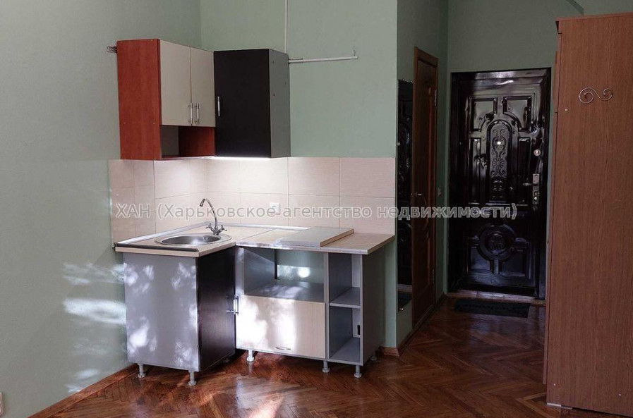 Продам квартиру, Большая Панасовская ул. , 1 кім., 18.60 м², косметический ремонт 