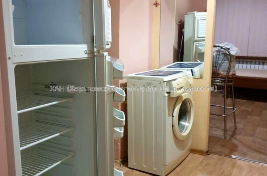 Продам квартиру, Харьковских Дивизий ул. , 1 кім., 21 м², косметический ремонт 