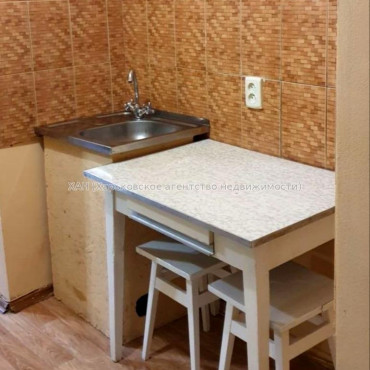 Продам квартиру, Харьковских Дивизий ул. , 1  ком., 21 м², косметический ремонт 