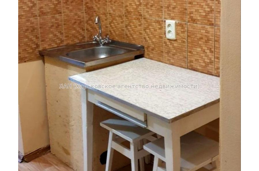 Продам квартиру, Харьковских Дивизий ул. , 1 кім., 21 м², косметический ремонт 