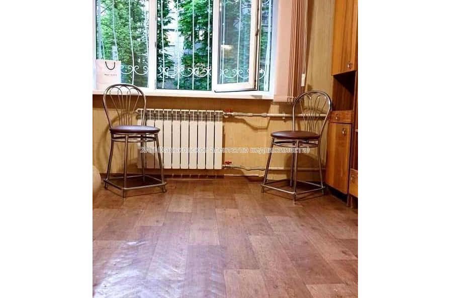 Продам квартиру, Харьковских Дивизий ул. , 1 кім., 21 м², косметический ремонт 