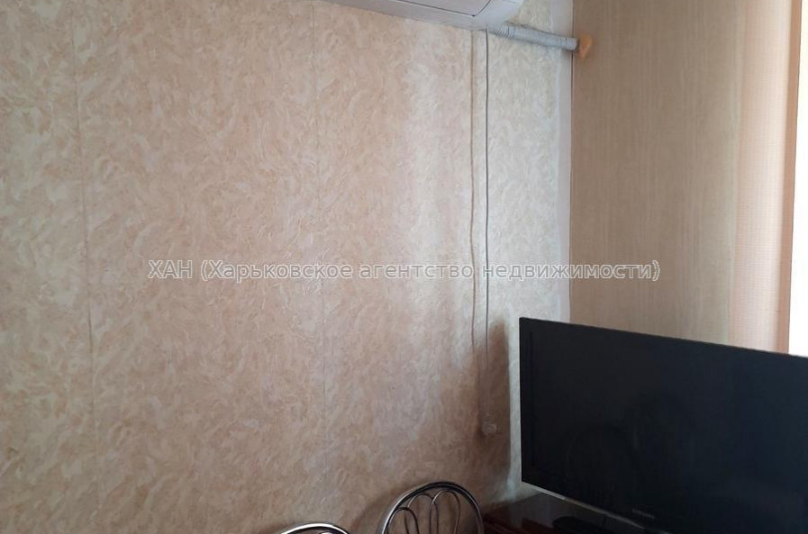 Продам квартиру, Харьковских Дивизий ул. , 1 кім., 21 м², косметический ремонт 