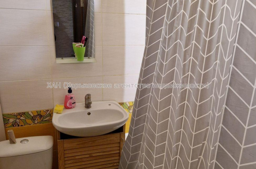 Продам квартиру, Непокоренных ул. , 1 кім., 35 м², капитальный ремонт 