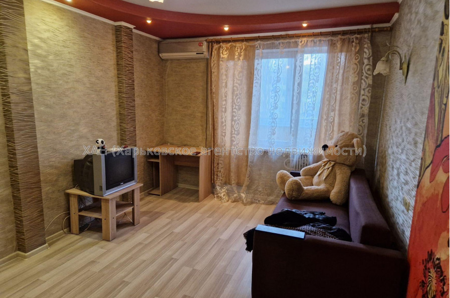 Продам квартиру, Непокоренных ул. , 1 кім., 35 м², капитальный ремонт 