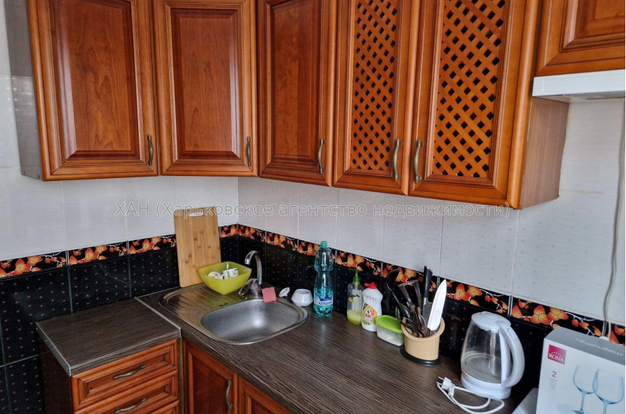 Продам квартиру, Непокоренных ул. , 1 кім., 35 м², капитальный ремонт 
