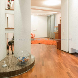 Сдам квартиру, Багалия ул. , 4  ком., 153 м², авторский дизайн
