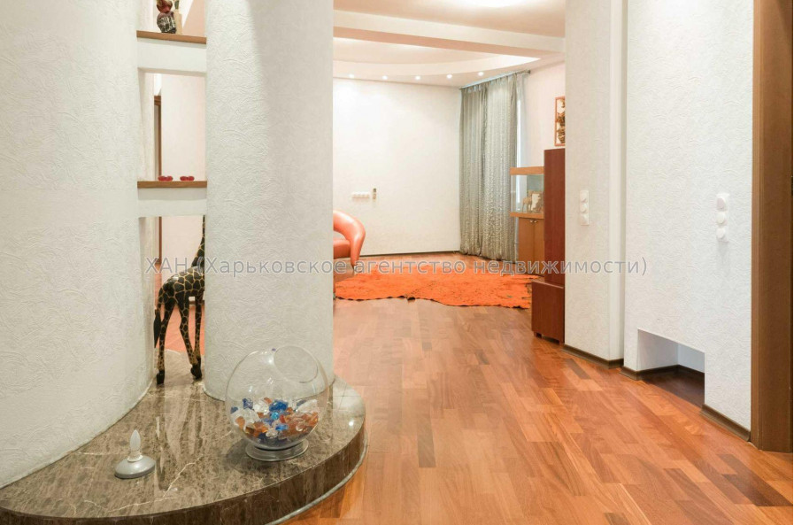 Сдам квартиру, Багалия ул. , 4  ком., 153 м², авторский дизайн 