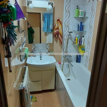 Продам квартиру, Колонная ул. , 3 кім., 54 м², капитальный ремонт 