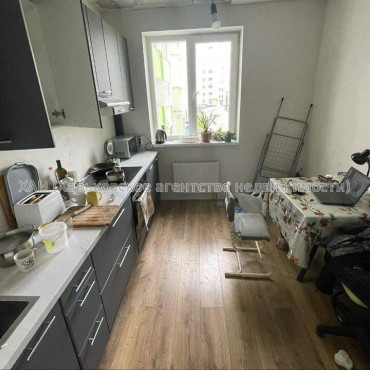 Продам квартиру, Мира ул. , 3 кім., 74 м², частичный ремонт 