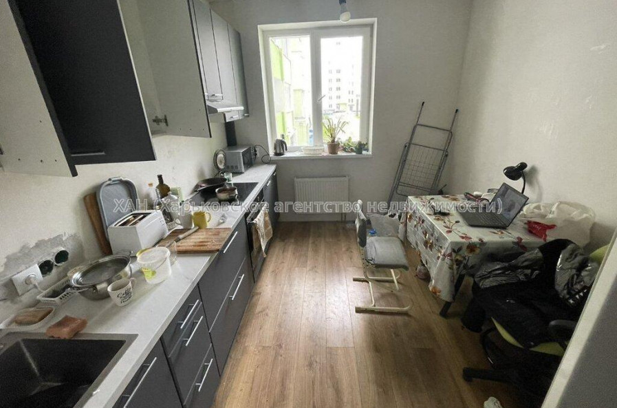 Продам квартиру, Мира ул. , 3 кім., 74 м², частичный ремонт 