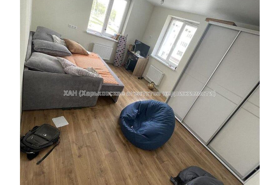 Продам квартиру, Мира ул. , 3 кім., 74 м², частичный ремонт 